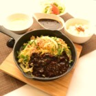 黒麻婆カレーの牛肉炒麺